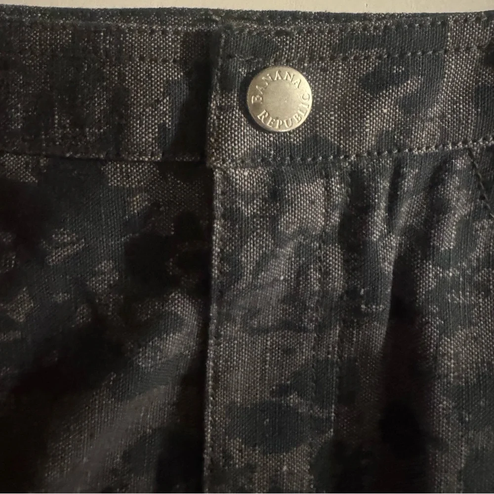 Banana Republic Black Floral jean Skirt - Picture 6 of 8